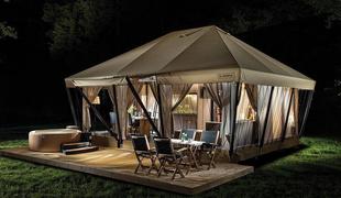 Kampiranje po slovensko: dvonadstropni šotor z razkošno posteljo