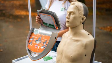 Zdaj v vsaki občini: Društvo AED omogočilo nakup dodatnih defibrilatorjev