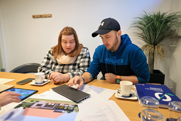 Vsaka hiša nastaja v drugačnih okoliščinah, zato je rešitev, ki je bila odlična za eno družino, lahko povsem napačna za drugo. Zato je vsak projekt smiselno prilagoditi okoliščinam in potrebam naročnikov.  | Foto: arhiv ponudnika