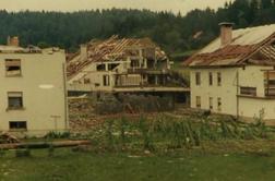 Tornado razdejal notranjsko vasico: "Grozljivo je bilo" #foto