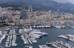 Izletniški avtobusi plačajo v Malinski na Krku (skoraj) toliko kot v Monaku