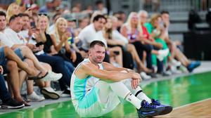 Šaljivec Luka Dončić navijaču vzel denar #video