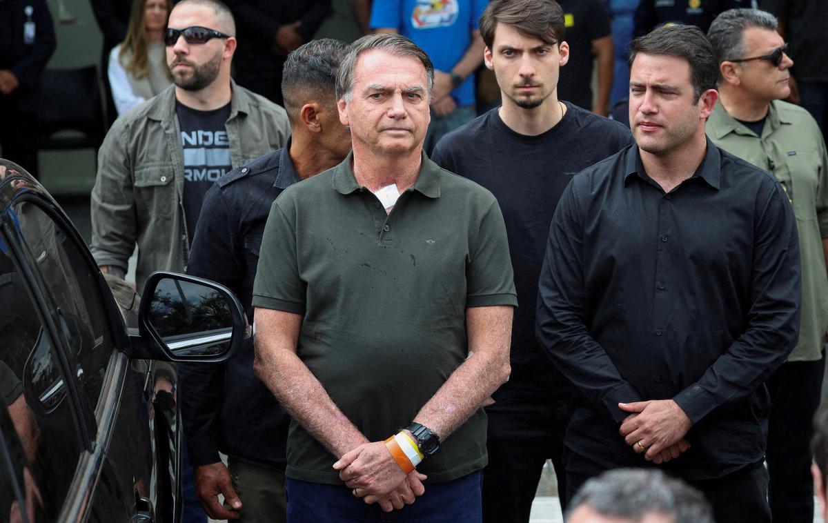 Jair Bolsonaro | Sodišče je za nekdanjega brazilskega predsednika odredilo celovito zdravstveno oskrbo, potem ko so njegovi zdravniki zatrdili, da trpi za vse več zdravstvenimi težavami. | Foto Reuters