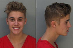 Bieberju zaradi metanja jajc dve leti pogojne kazni