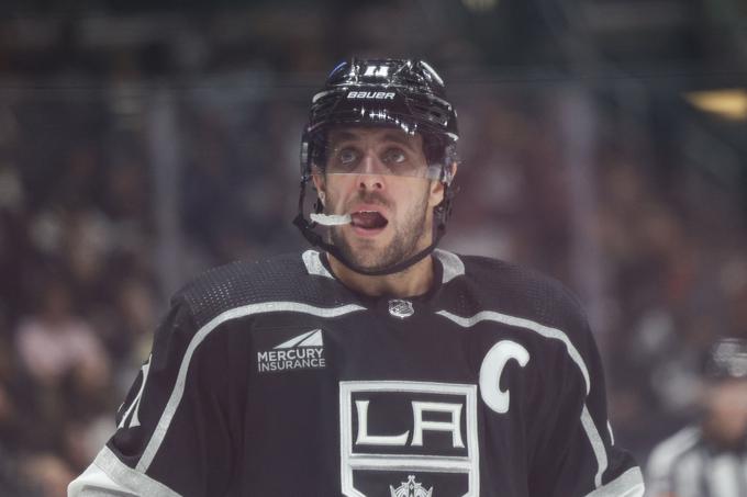 Anže Kopitar je dosegel 1.155. točko rednega dela NHL, tako da je zdaj sam na drugem mestu večne lestvice Kraljev po točkah.  | Foto: Reuters