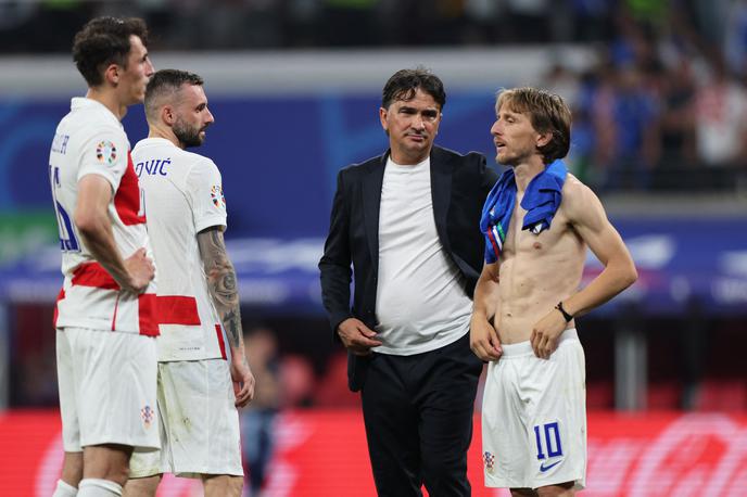 Luka Modrić Zlatko Dalić | Hrvaški selektor Zlatko Dalić ne razume, od kod kar osem minut sodniškega dodatka.  | Foto Reuters