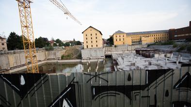 Predkupni upravičenec Pezdirc lahko kupi Tobačno