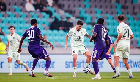V živo: v Stožicah je vroče, Olimpija drži vodstvo