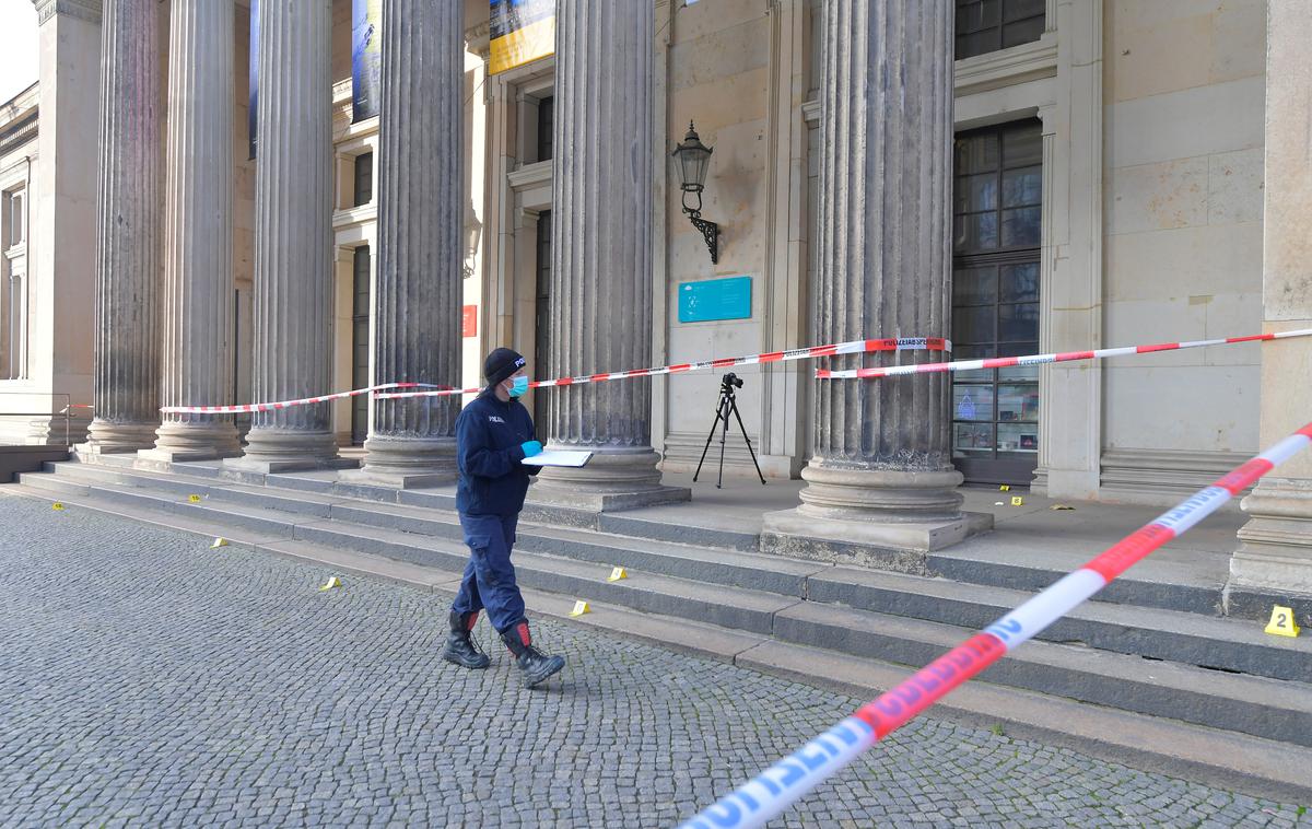 Zakladnica na dresdenskem gradu | V zakladnico muzeja na dresdenskem gradu sta vlomila dva človeka, ki naj bi ukradla tri zbirke dragocenosti. | Foto Reuters