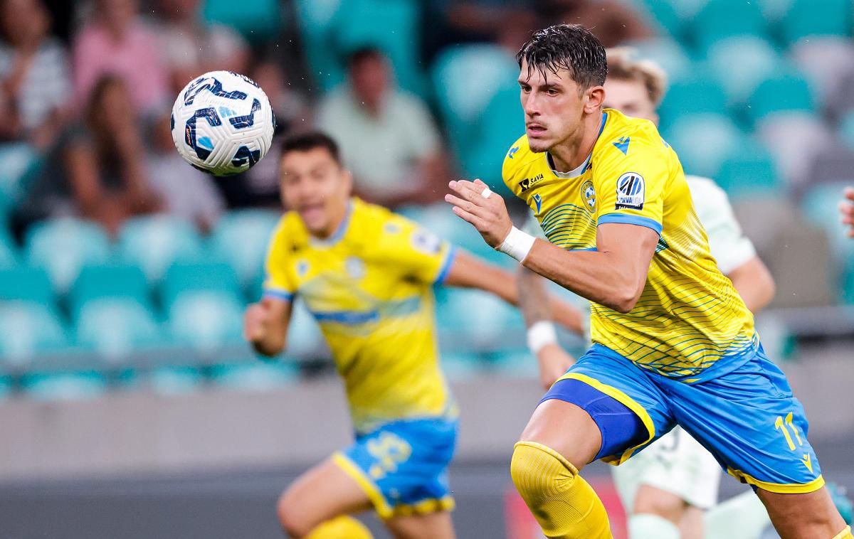 Olimpija Koper Deni Jurić | Avstralski Hrvat Deni Jurić (Koper) ima danes priložnost, da na lestvici najboljših strelcev poskoči na samostojno prvo mesto.  | Foto Aleš Fevžer