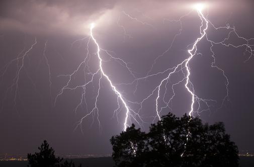Pozor, za zvečer izdali opozorilo pred močnimi nalivi