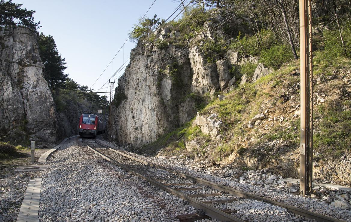 Bratuškova: Začetek Gradnje Drugega Tira Blizu Kot še Nikoli - Siol.net