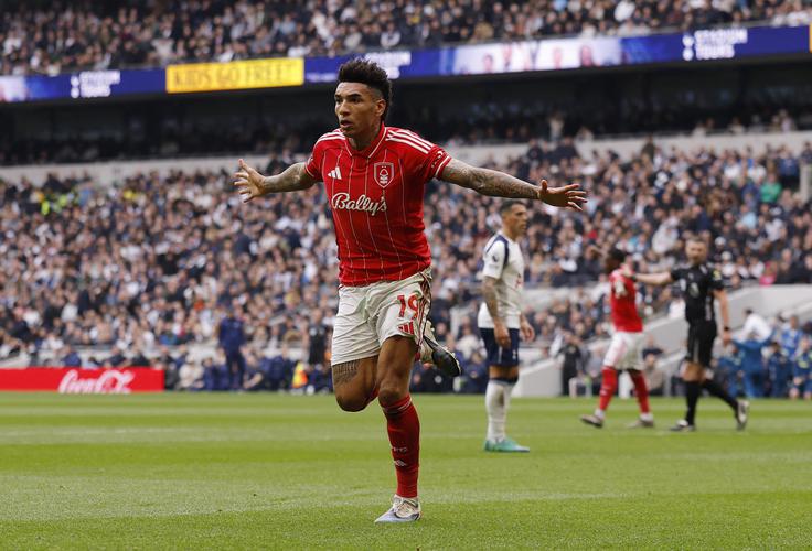 Igor Jesus je v prvem polčasu utišal navijače Tottenhama. | Foto: Reuters