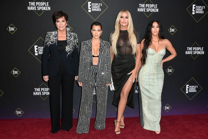 Kardashianke niso smele manjkati: mama Kris, Kourtney, Khloe in Kim. | Foto: Getty Images