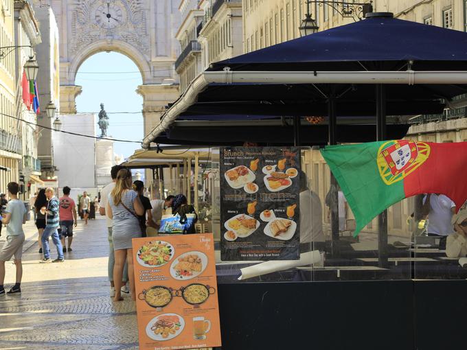V 45 občinah na Portugalskem, med drugim na območju Lizbone in Porta, so znova razglasili policijsko uro. | Foto: Guliverimage/Vladimir Fedorenko