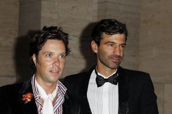 Poročil se je pevec Rufus Wainwright