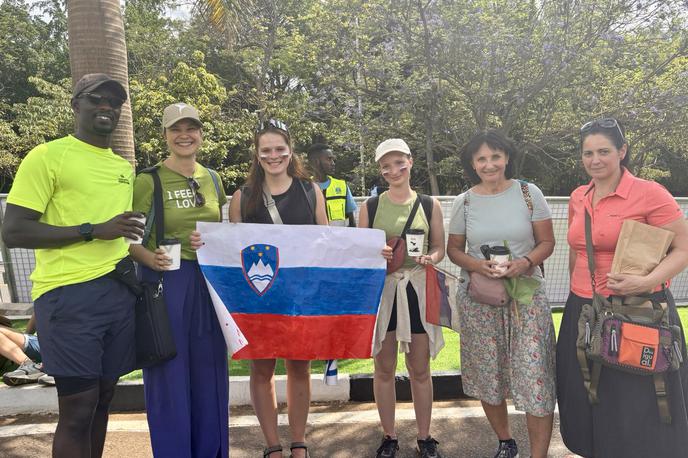 slovenka | Ob cestni dirki svetovnega prvenstva v Kigaliju je bilo tudi nekaj slovenskih navijačev, ki so navdušeno pospremili zmagoviti pohod Tadeja Pogačarja. | Foto Osebni arhiv