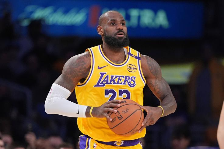 Soigralec Luke Dončića LeBron James, je letos zasedel štirinajsto mesto z neto ocenjeno vrednostjo premoženja v višini 1,15 milijarde evrov. | Foto: Guliverimage