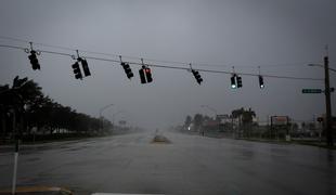 Ian razdejal Florido: poplavni val uničeval tudi deset kilometrov od obale #video