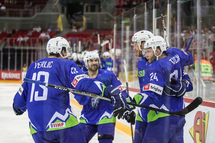 slovenska hokejska reprezentanca | Slovenska hokejska reprezentanca je za konec olimpijskih kvalifikacij, v katerih se je potegovala za tretji zaporedni olimpijski nastop, kar ji ni uspelo, strla žilavo Južno Korejo. | Foto Sportida