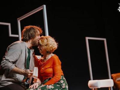 Petek trinajstega v Mengšu premierno (p)odprli zakon in občinstvo se mu je smejalo do solz!