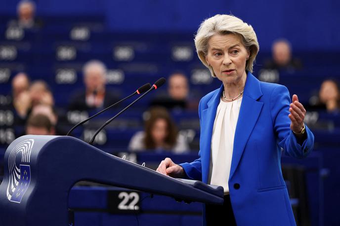 Ursula von der Leyen | "Pogum Ukrajine je neomajen. Prav takšna pa je tudi odločenost Evrope, da ji stoji ob strani," je zapisala Ursula von der Leyen.  | Foto Reuters
