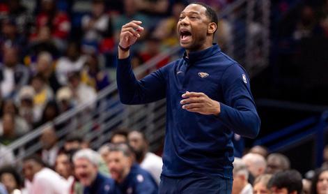 Poraz proti Dončićevim odnesel trenerja Pelikanov