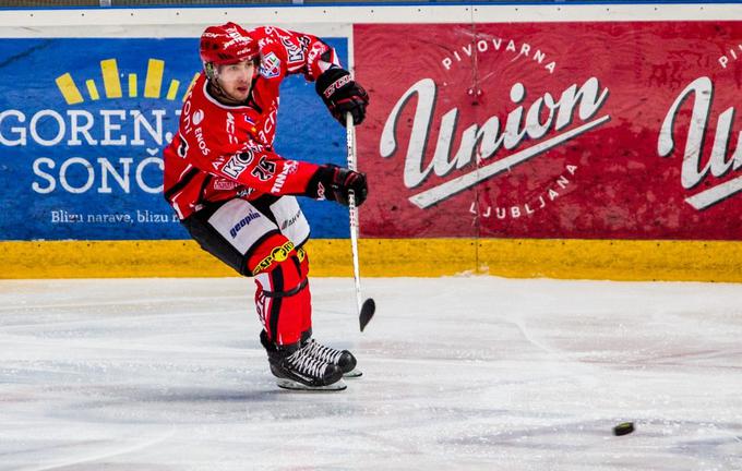 29-letni branilec je do leta 2012 igral na domačih Jesenicah, kamor se je za dve sezoni vrnil tudi leta 2016. Pozneje ga je pot znova vodila v tujino, v Francijo in Slovaško. | Foto: HDD Jesenice, Drago Cvetanovič