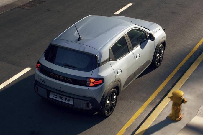Dacia spring | Dacia trenutno prodaja prenovljenega springa (ne v Sloveniji), vzporedno z njim pa prihaja še povsem nov malček iz tovarne Revoz. | Foto Dacia