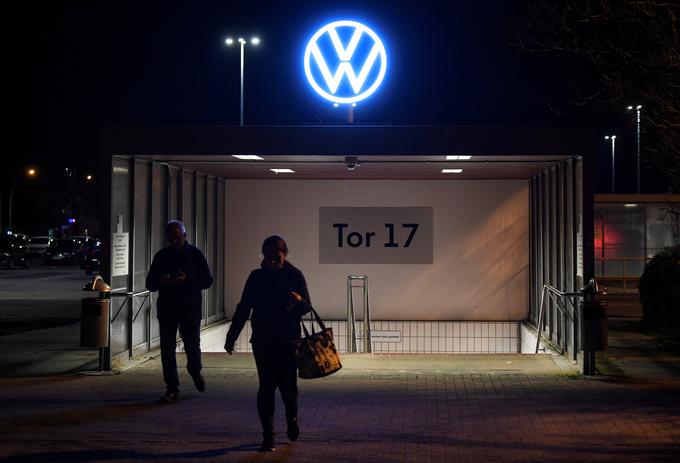 Volkswagen bo obdržal svoje tovarne zaprte vsaj do 19. aprila. | Foto: Reuters
