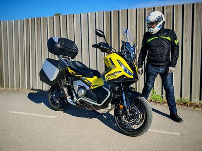 Honda X-ADV750 – Enduro potovalnik v skuter preobleki #foto
