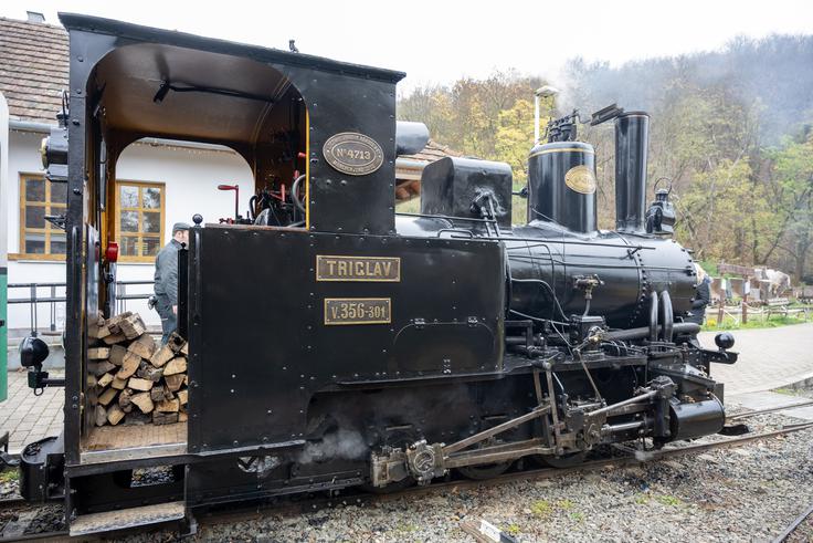 Tudi na Madžarskem in po temeljiti obnovi lokomotiva Triglav ponosno nosi svoje izvirno ime. | Foto: Boštjan Kurent, Park vojaške zgodovine Pivka