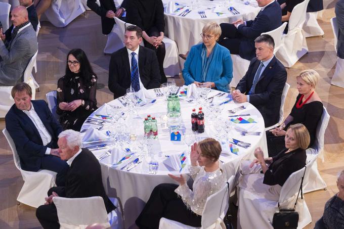 Svetova je sedela za častnim omizjem z novo predsednico države Natašo Pirc Musar, Tonetom Vogrincem in Bojanom Križajem.  | Foto: Bor Slana/STA