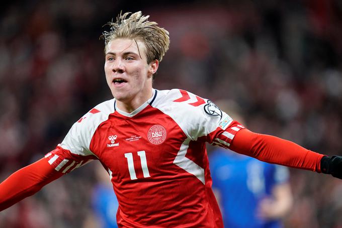 Rasmus Höjlund, ki bo v kvalifikacijah za Euro 2024 okusil tudi pripravljenost slovenskih branilcev, se je proti Finski med strelce vpisal kar trikrat. | Foto: Reuters