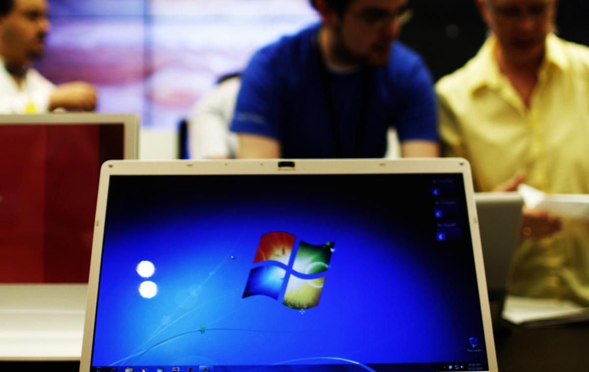 Windows 7 | Prepoznavno ozadje Windows 7. Operacijski sistem je bil velika prodajna uspešnica - Microsoft je v manj kot treh letih po izidu prodal skoraj 650 milijonov izvodov.  | Foto Reuters
