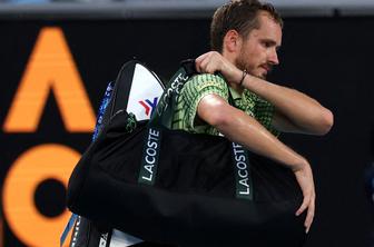 Danil Medvedjev izgubil živce in obstal v prvem krogu turnirja