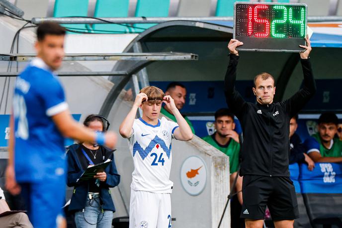 Tian Kai Koren | Trenutek, ki se je vpisal v zgodovino slovenskega nogometa. Tian Nai Koren je v 88. minuti vstopil v srečanje. Star je bil le 16 let, 10 mesecev in štiri dni. | Foto Aleš Fevžer