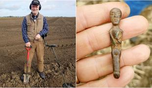 Moški odkril dva tisoč let staro figuro s premičnim falusom #foto