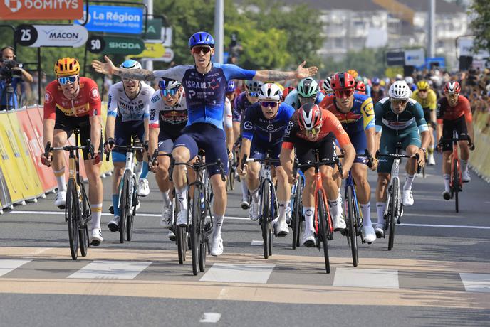 Britanec premagal sprinterske ase, Evenepoel tik pred ciljem na tleh