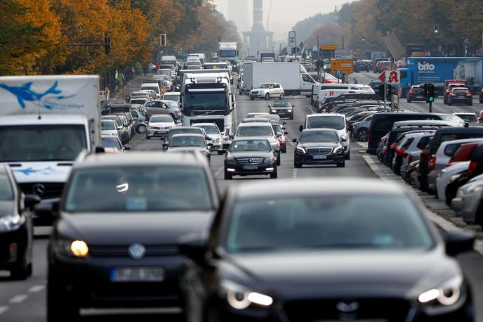 dizel Nemčija | Uredba med drugim vključuje tudi metodologijo za ocenjevanje in poročanje o izpustih ogljikovega dioksida v celotnem življenjskem ciklu avtomobilov in lahkih gospodarskih vozil. | Foto Reuters