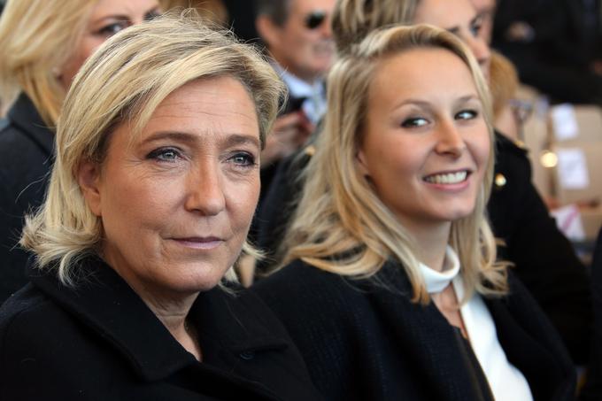 Marine Le Pen in njena nečakinja Marion Marechal-Le Pen. 27-letna Marion je ena od dveh poslancev Nacionalne fronte v francoskem parlamentu. S teto je zelo povezana, ne nazadnje so ji dali tudi ime po njej, a se glede nekaterih političnih stališčih zelo razlikujeta. Marine, ki ima svoj volilni okraj na nekdaj močnem industrijskem in delavskem severu Francije, je zagovornica protekcionizma in močne vloge države v gospodarstvu, Marion, ki zastopa bogato Provanso, pa je velika zagovornica tržnega gospodarstva in gospodarskega liberalizma. | Foto: Reuters