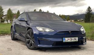 Tesla model S - poslovna “raketa” za avtoceste s skoraj 600 kilometri dosega