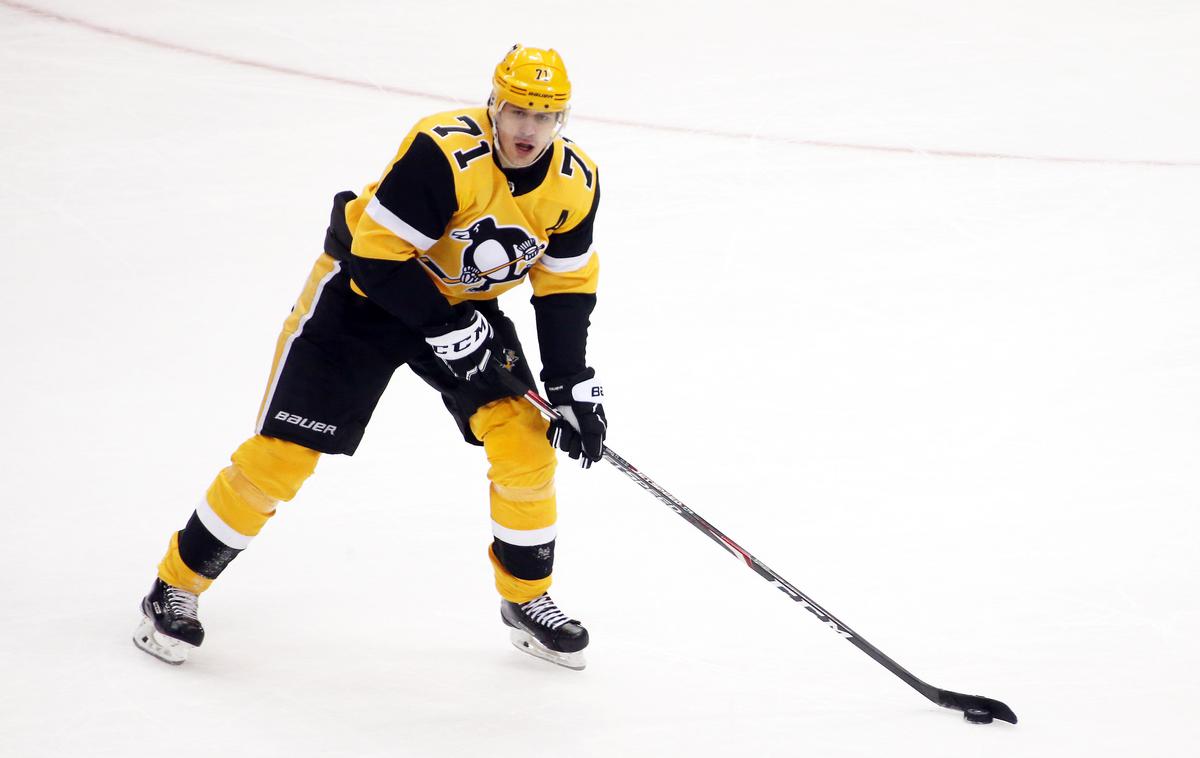 Jevgenij Malkin | Rus Jevgenij Malkin je z dvema podajama na tekmi med Pingvini in aktualnimi prvaki presegel magično mejo 1000 točk v ligi NHL. | Foto Reuters