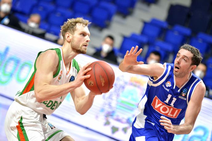 Budućnost : Cedevita Olimpija, marec 2021 | Izpada Cedevite Olimpije ni mogel preprečiti niti Jaka Blažič, ki je bil z 18 točkami tudi tokrat njen najboljši strelec. | Foto KK Cedevita Olimpija