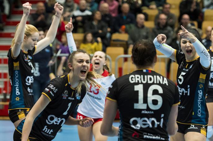 GEN-I Volley Nova KBM | Odbojkarice GEN-I Volley so še drugič v sezoni na kolena spravile državne prvakinje iz Maribora. | Foto Tine Strosar