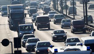 Šokantno odkritje na avtocesti: voznik našel odrezane ženske roke