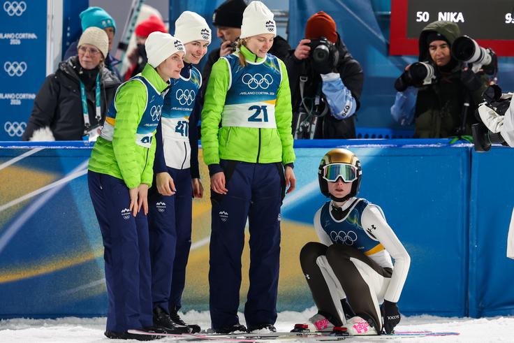 Nika Prevc je priznala, da je na olimpijskih igrah, ki jih je doživela sploh prvič, neprestano kolebala med željo po uspehu in strahom pred neuspehom. | Foto: Matej Družnik/Delo/STA