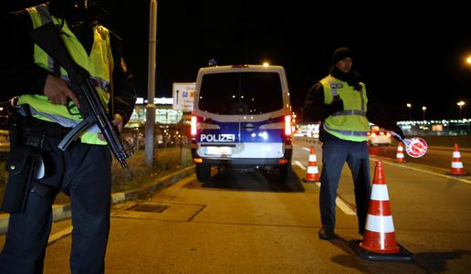 Nov primer: z avtomobilom zapeljal v množico ljudi