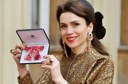 Lara Bohinc s priznanjem kraljice Elizabete II