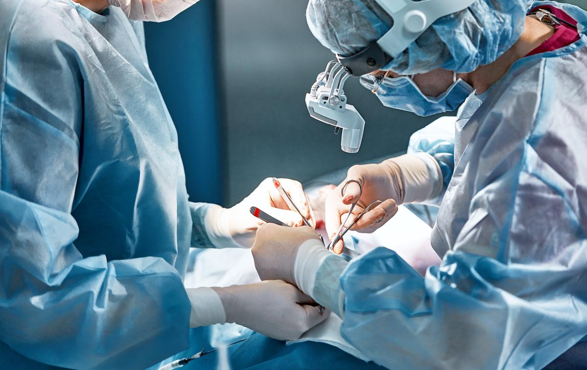 operacija | Na ministrstvu zagotavljajo, da novih koncesij ne bo, saj UKC še vedno razpolaga s kadri, oddelek pa zaradi odhodov ne bo propadel. Fotografija je simbolična.  | Foto Shutterstock